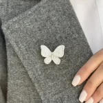 سنجاق سینه پروانه نگینی